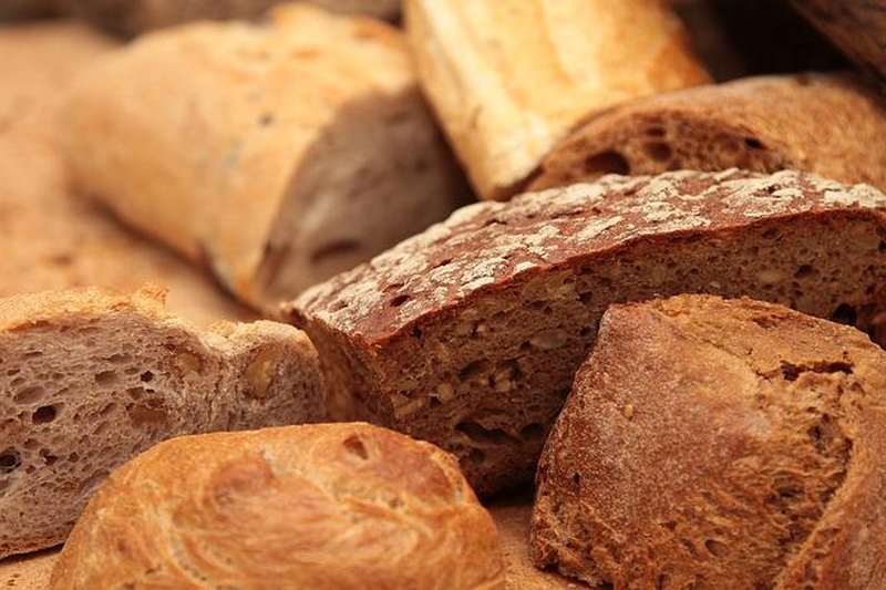 Kruh brez kvasa: kako narediti zdravo in okusno jed s samo 4 sestavinami